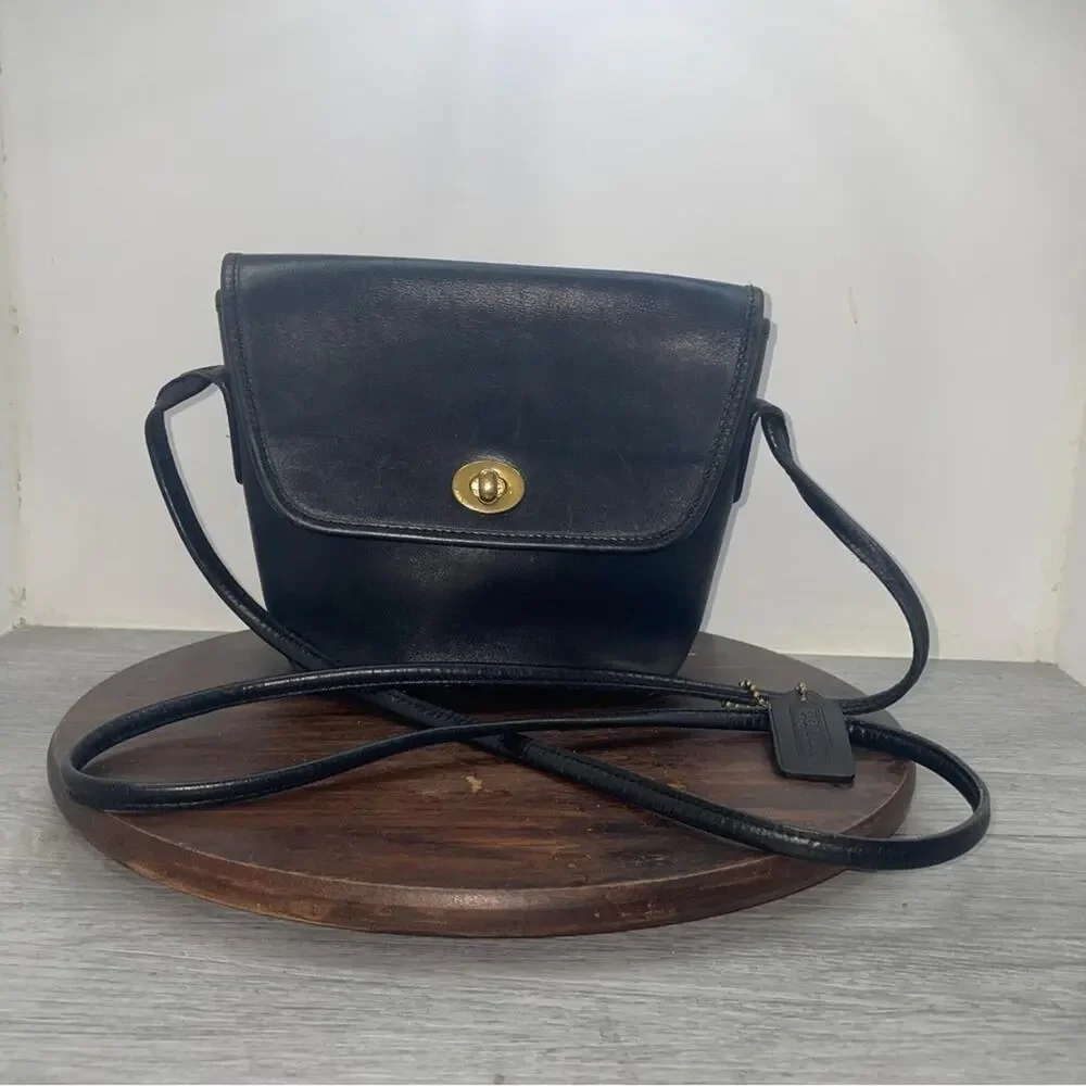 COACH Vintage Black Leather Crossbody Bag Purse Classic 202-09 Twist Lock